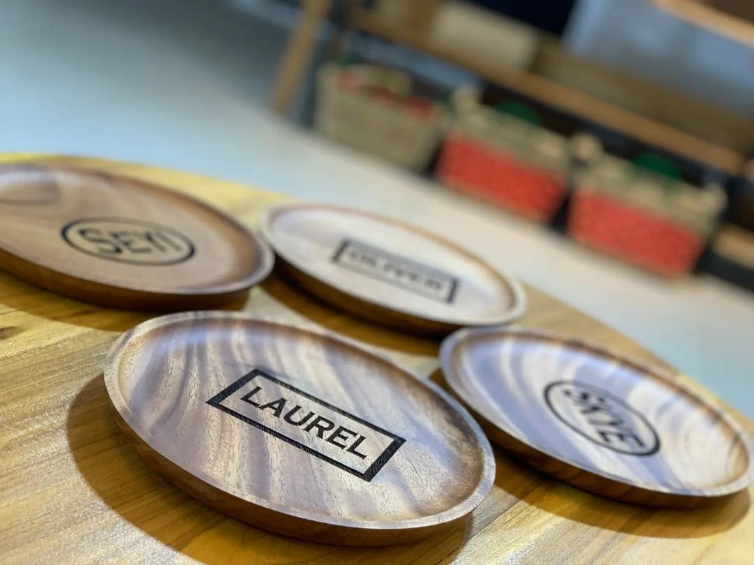 Customised wooden flat plates