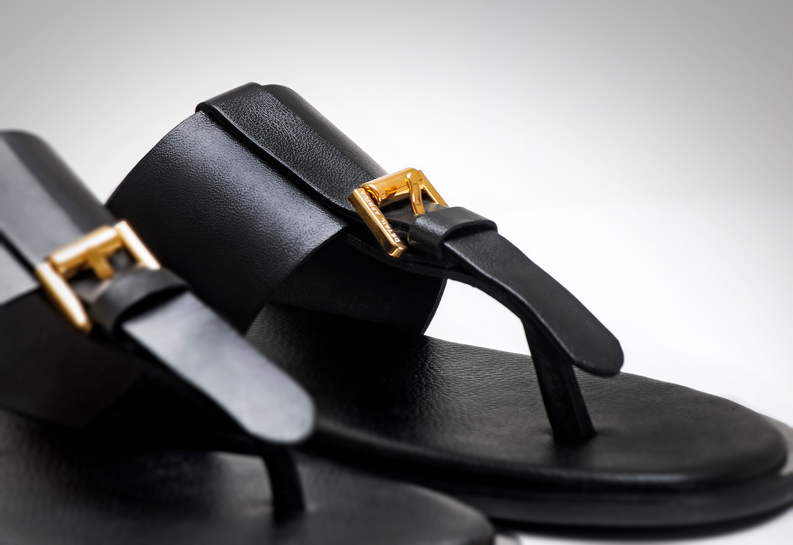 RUKI Slippers – Black